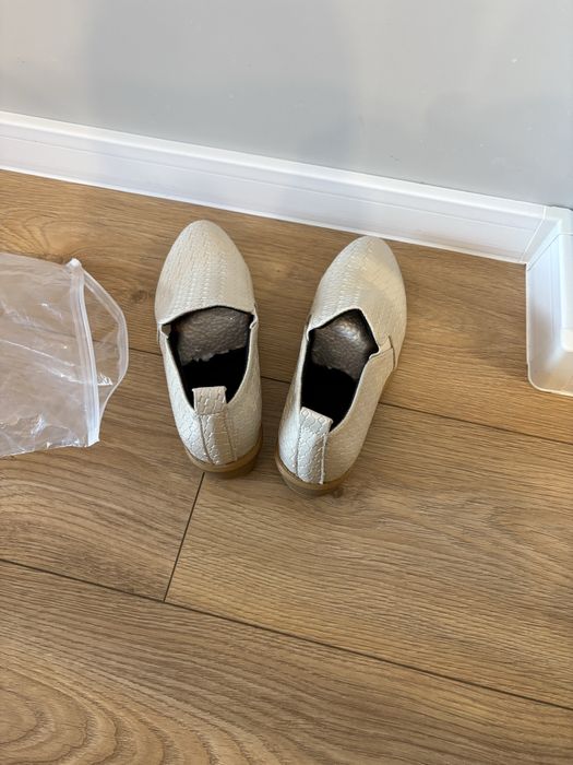 Дамски обувки чисто нови