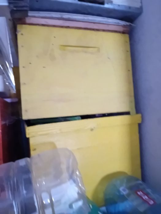 Vand cutii stupi in stare foarte buna