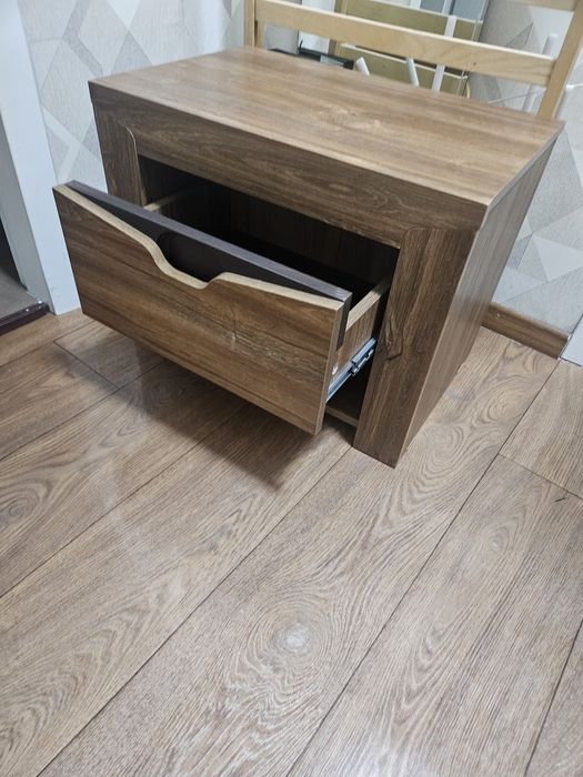 Тумба прикроватная