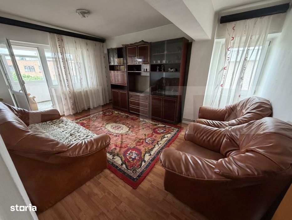 Apartament cu 3 camere, decomandat, 72 mp, zona Victoriei