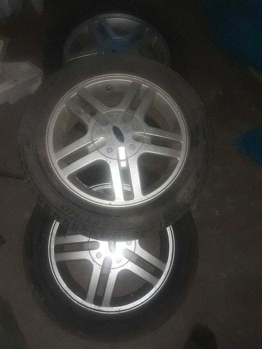 Vînd 4 genti aliaj R15 cu tot cu gume de vara