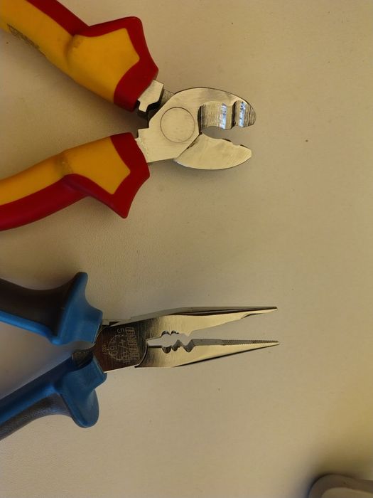 Clești electricieni și foarfeca knipex noi