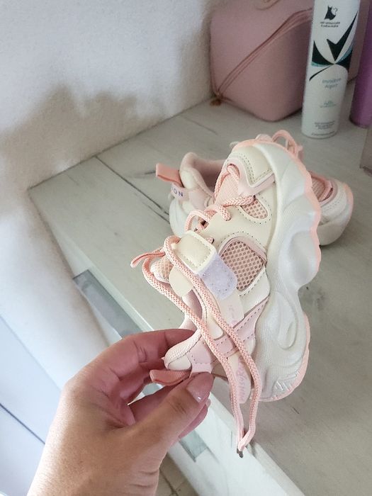 Маратонки за малка кокетка