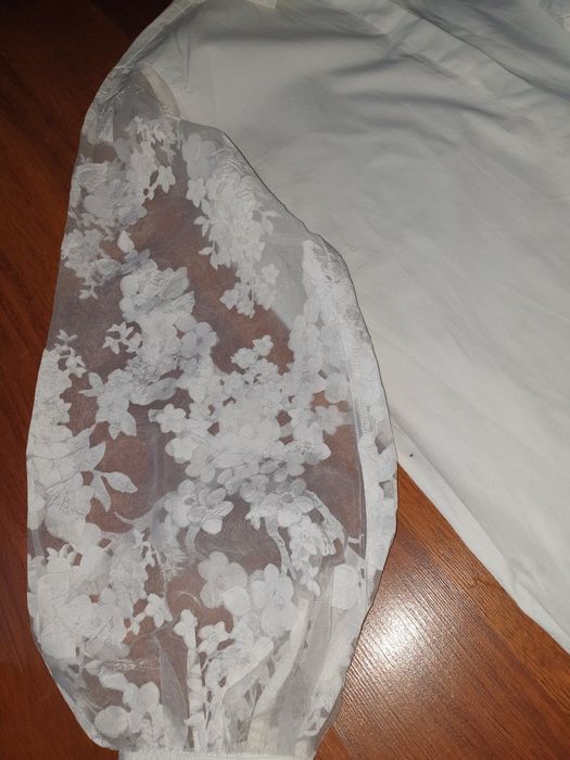 Vand camasa dama Zara xs cu maneci dantelate si bufante