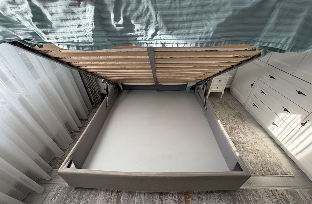 Vand pat matrimonial in perfecta stare ,dimensini 160x200