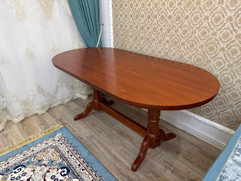 Стол в гостиную