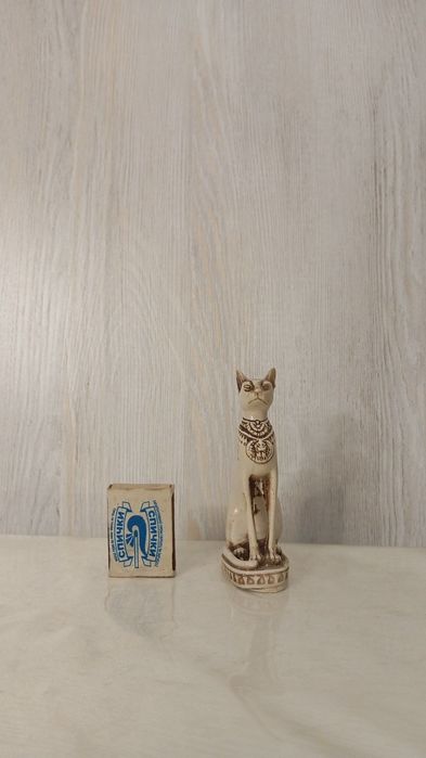 Статуэтка коллекционная-Кошка
