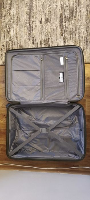 Чемодан М новый IT