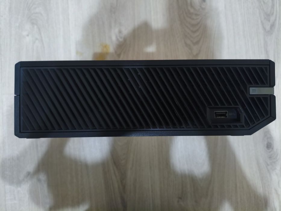 Xbox one S с геймпадами и комплектующими