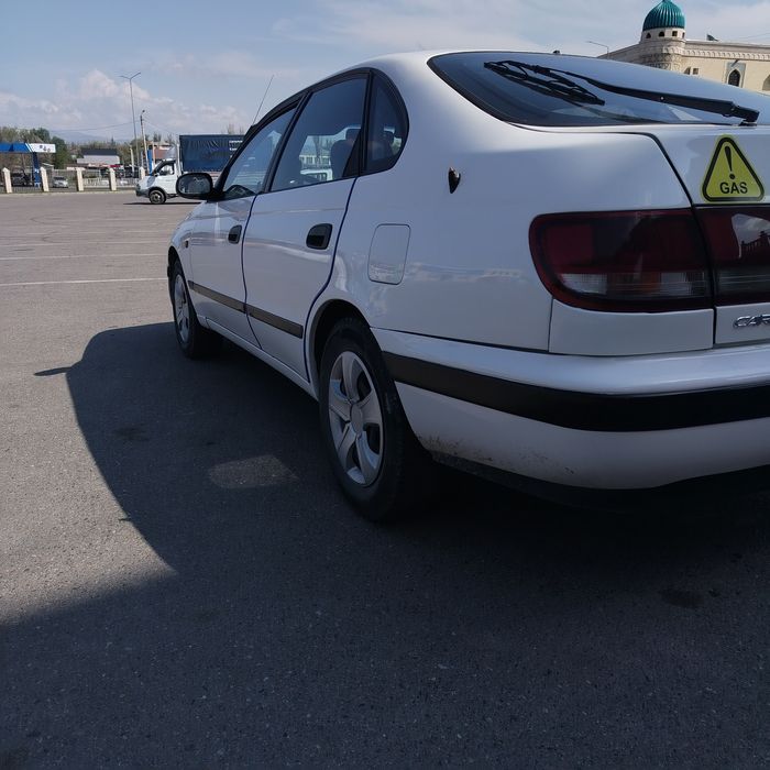 Тоёта карина е в