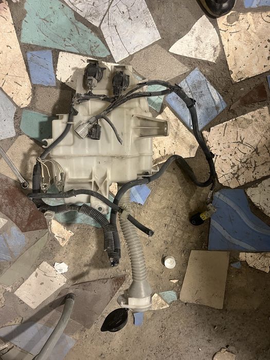 Рав 4 бачок омывателя и лонжерон