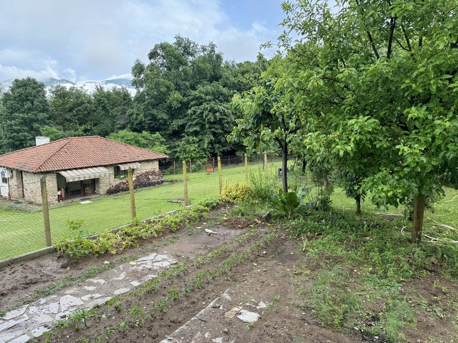 Къща във вилна зона Чеканица/Ботевград/ на 50км от София