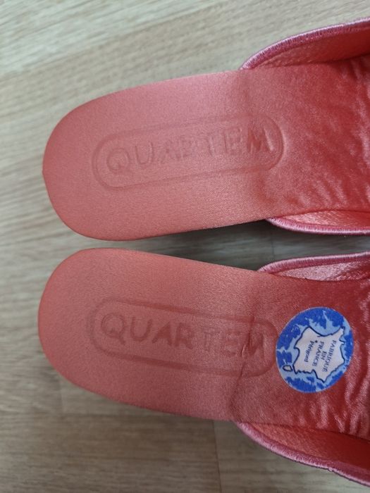 Тапочки женские.