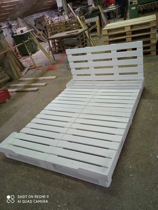 Спалня тип "Палет дизайн" с чекмеджета