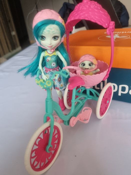 Кукла шарнирная от Mattel с велосипедом, с черепашкой и  аксессуарами.