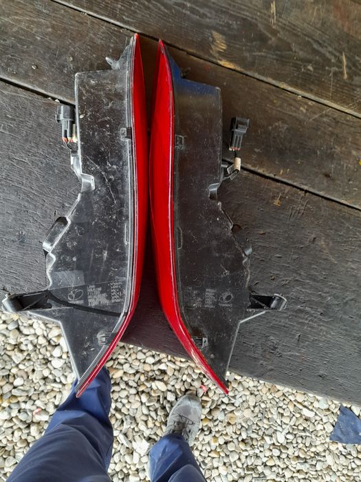 Vând stopuri jaguar f-pace st dreapta hk83 13405 af și hk83 13404 af