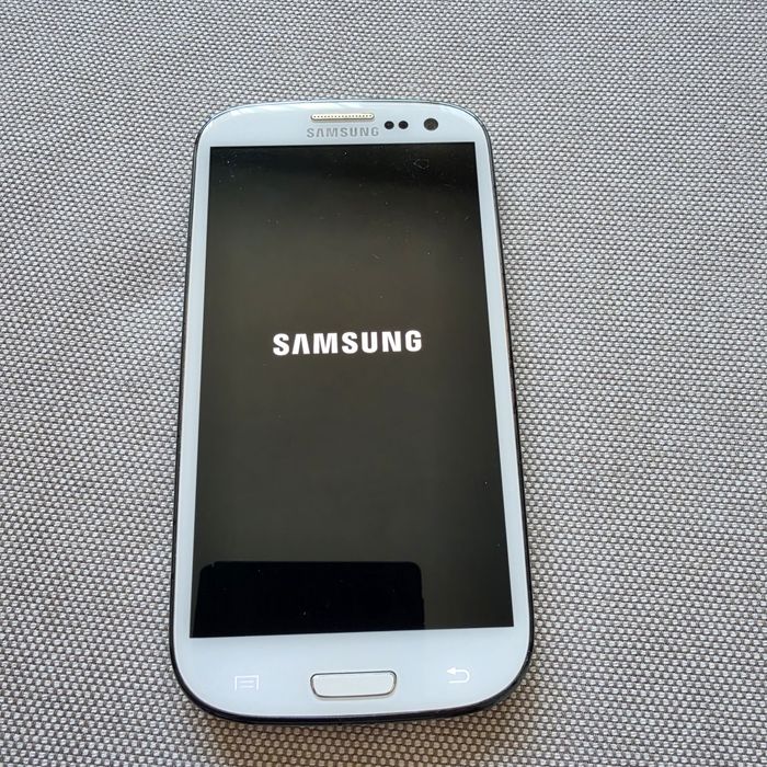 Samsung Galaxy S III (GT-I9300) - Работещ (с козметични забележки)