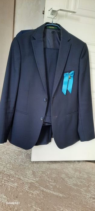 Продам  костюм..