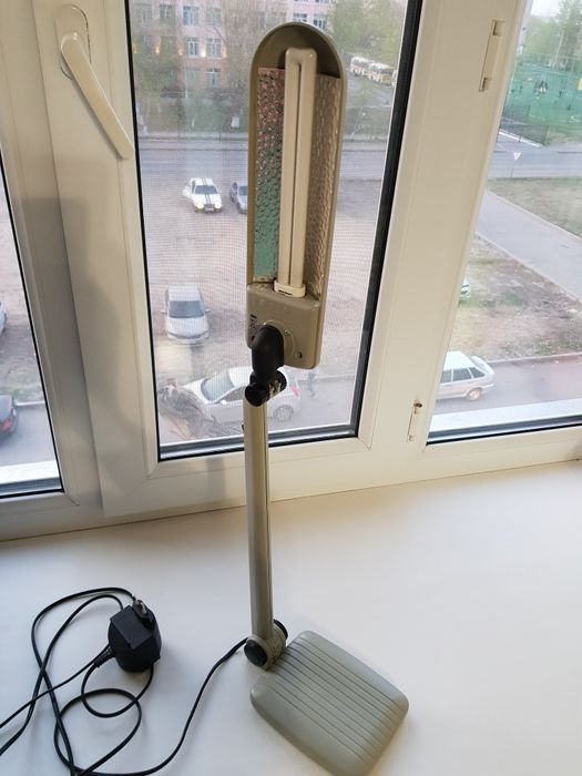 Продам лампу настольную