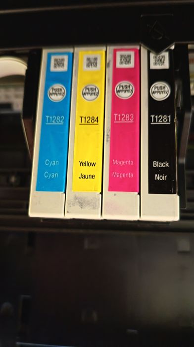 Imprimanta Multifuncționala Wireless Epson, necesită cartușe