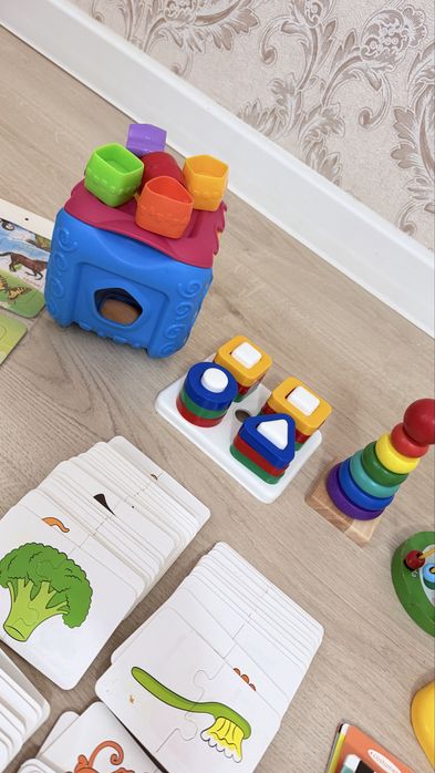 Продам развивающие игрушки.