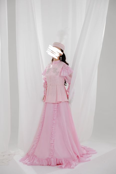 Ұзату наряд со шлейфом