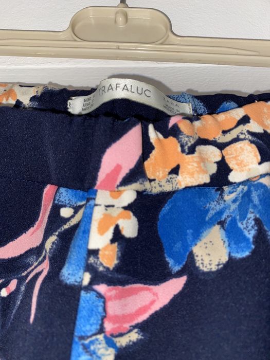 Pantaloni Zara inflorați