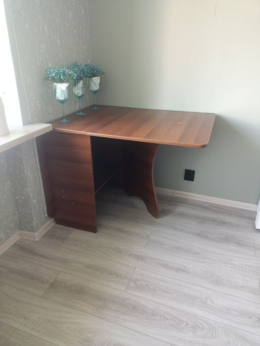 Продам стол книжка