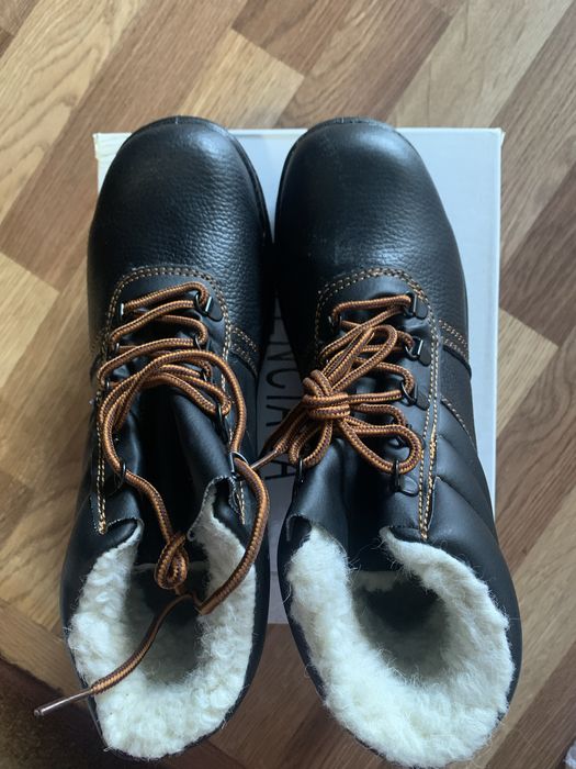 Продам ботинки зимние