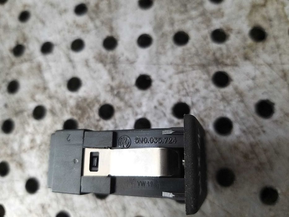 Priza auxiliar aux vw golf 6 5k 5m0035724