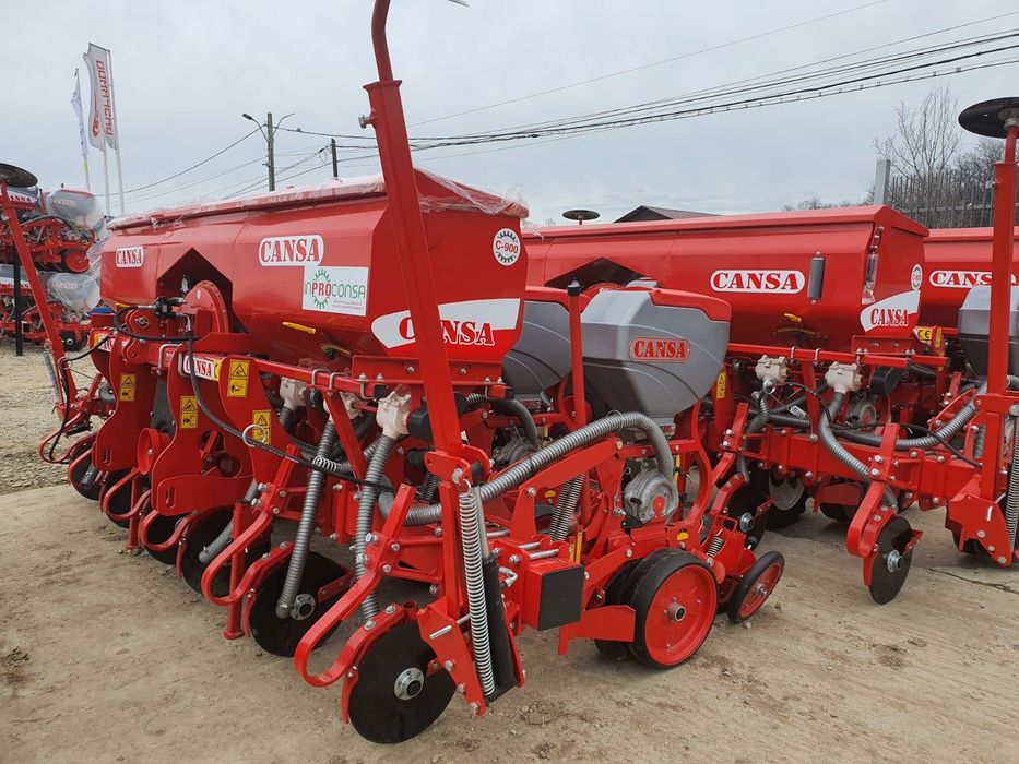 Semanatoare de porumb si floarea soarelui  cu fertilizare pe discuri