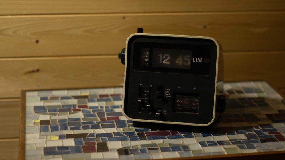 ceas cu radio vechi vintage