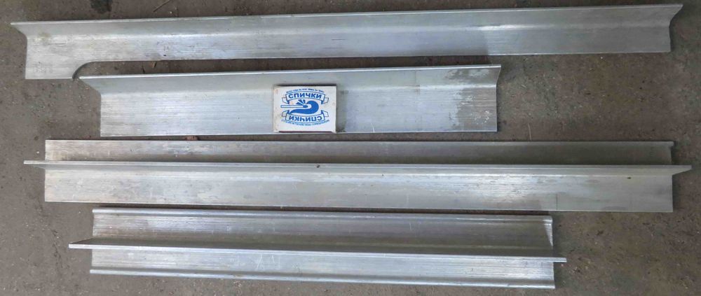 Уголки стальные 50х50х5 мм и другие и Шарниры навесы для ворот