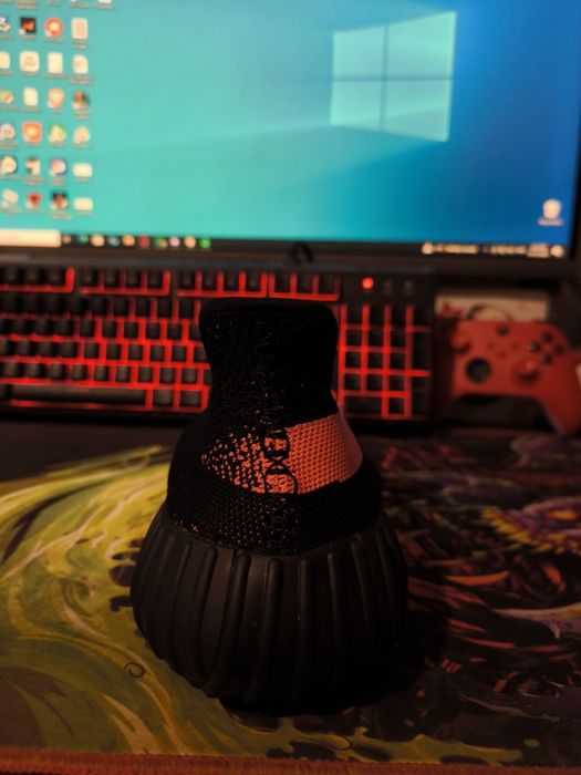 Adidas Yeezy Boost 350 V2 Red 43 1/3