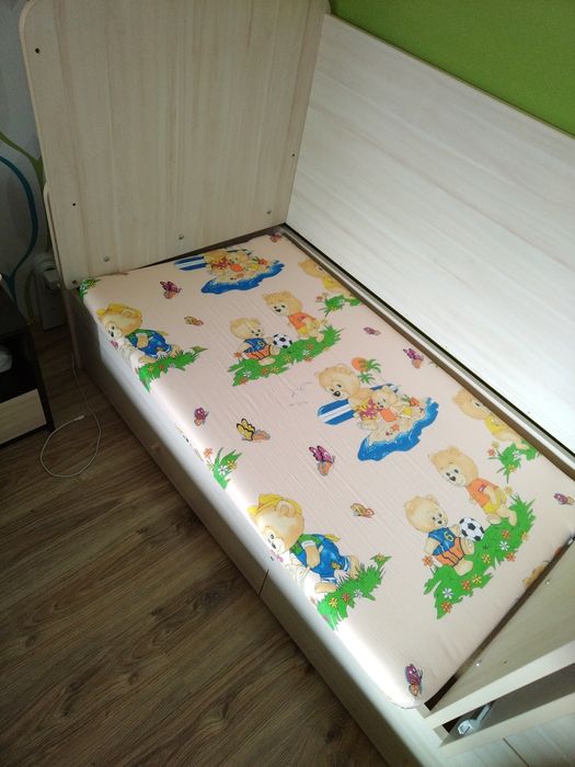 Продавам Бебешка кошара