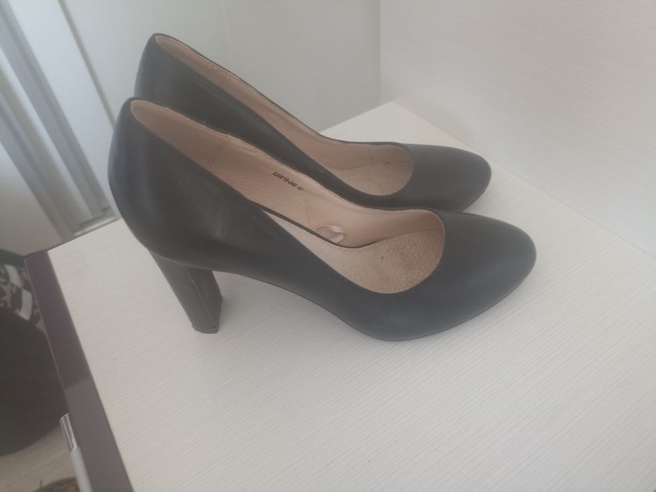 Дамски затворени обувки