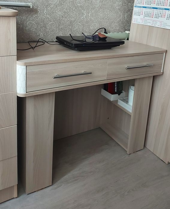 Продам комод и туалетный столик