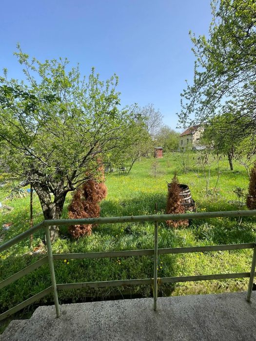 Продавам вила във Врачанските лозя