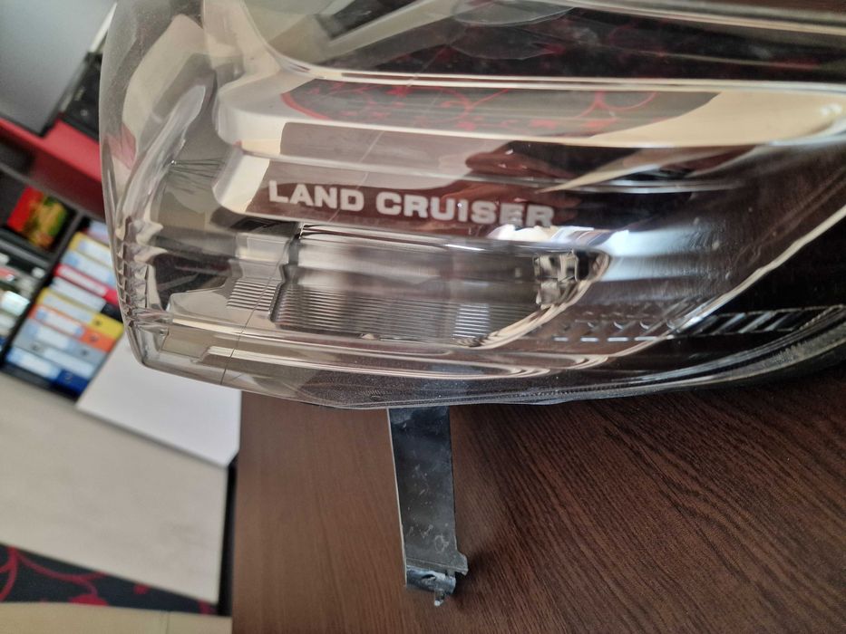 Оригинален ляв фар от Toyota Land Cruiser Prado J150