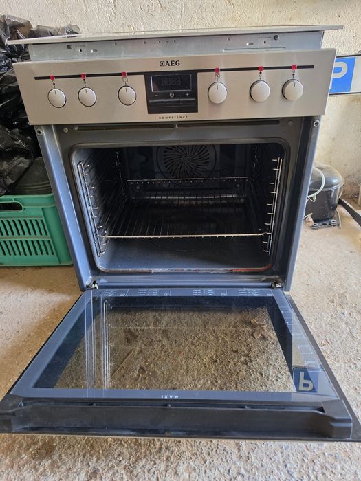 Продавам печка за вграждане със котлони AEG