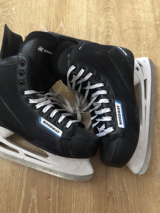 Продам.Новые.Мужские коньки.