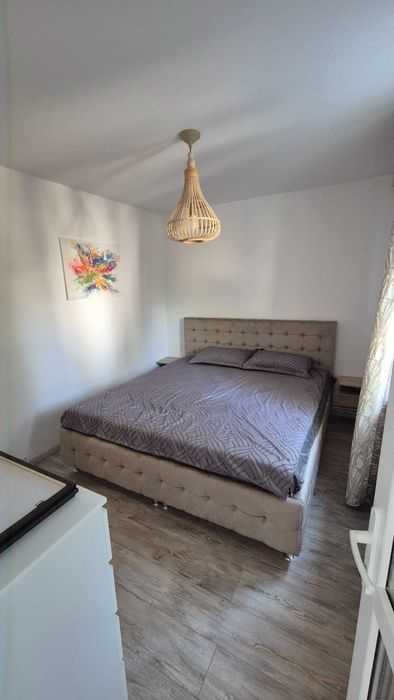 Apartament 4 camere de închiriat