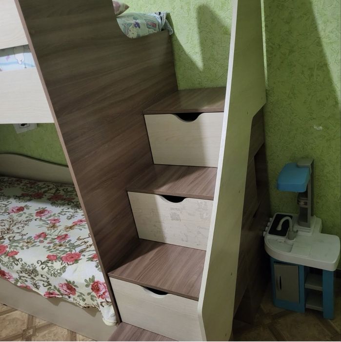 Двухъярусная кровать