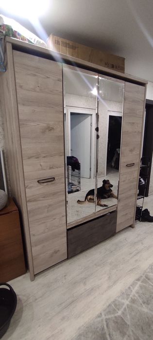 Шкаф срочно продам