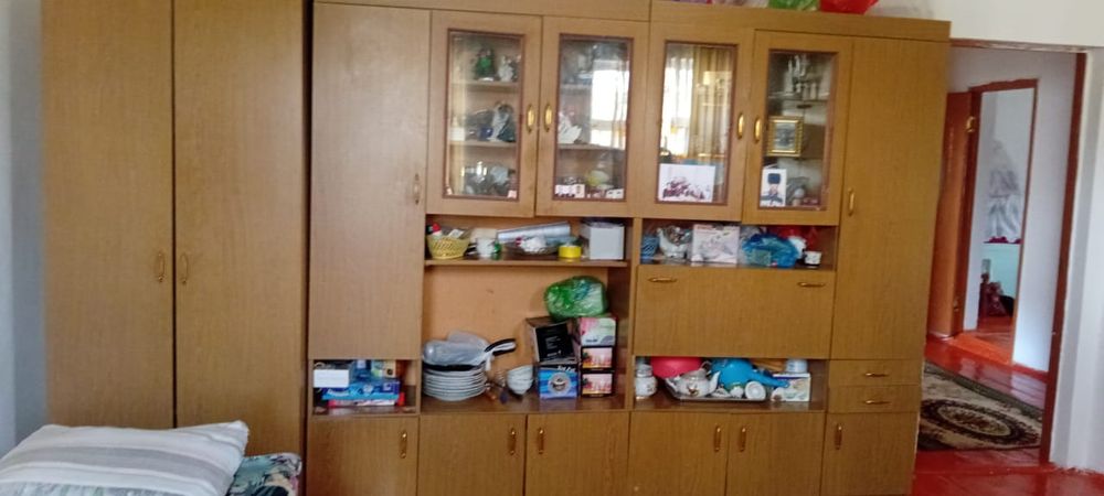 Сервант немесе гарнитур или стенка