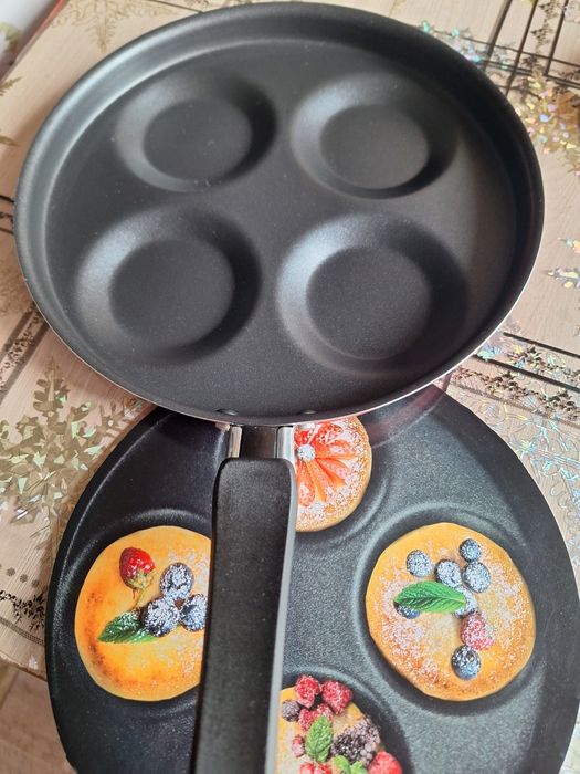 Продам сковороду для оладушек.