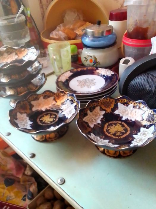 Часы . книги.тележка