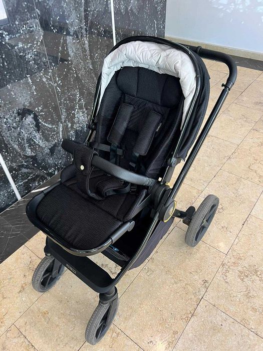 Carucior Venicci Upline Negru - 3 in 1 (landou, scoica si sport)