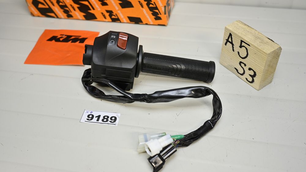 Husqvarna Svartpilen 401 2018 2023 Maneta de acceleratie dreapta