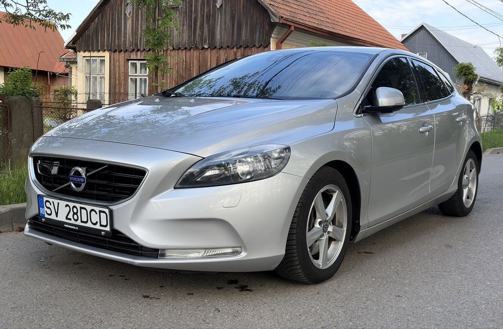 VOLVO V40 2013
